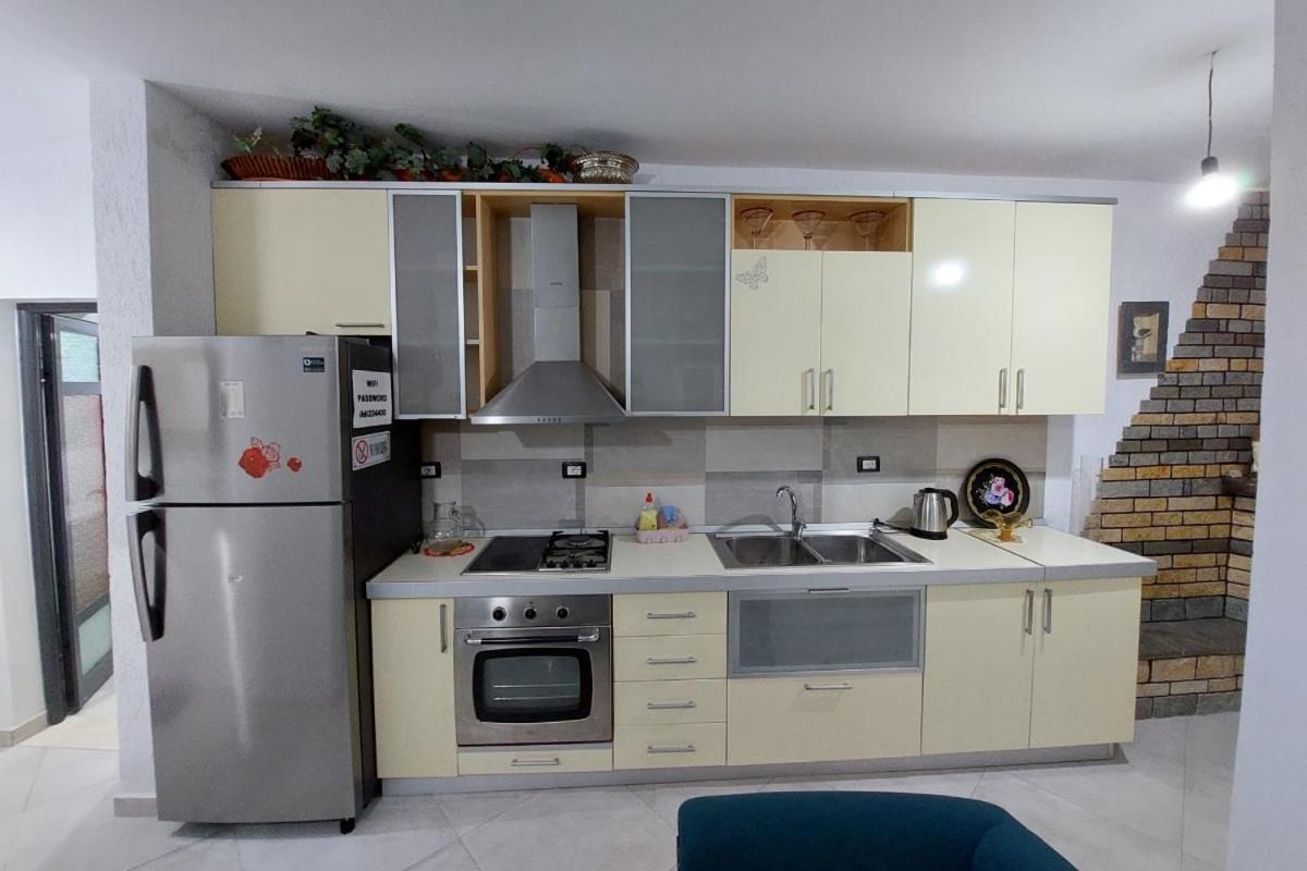 Villa Heljos Apartaments Вльора Екстер'єр фото