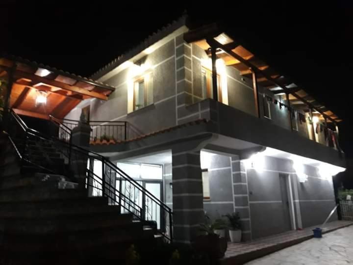 Villa Heljos Apartaments Вльора Екстер'єр фото
