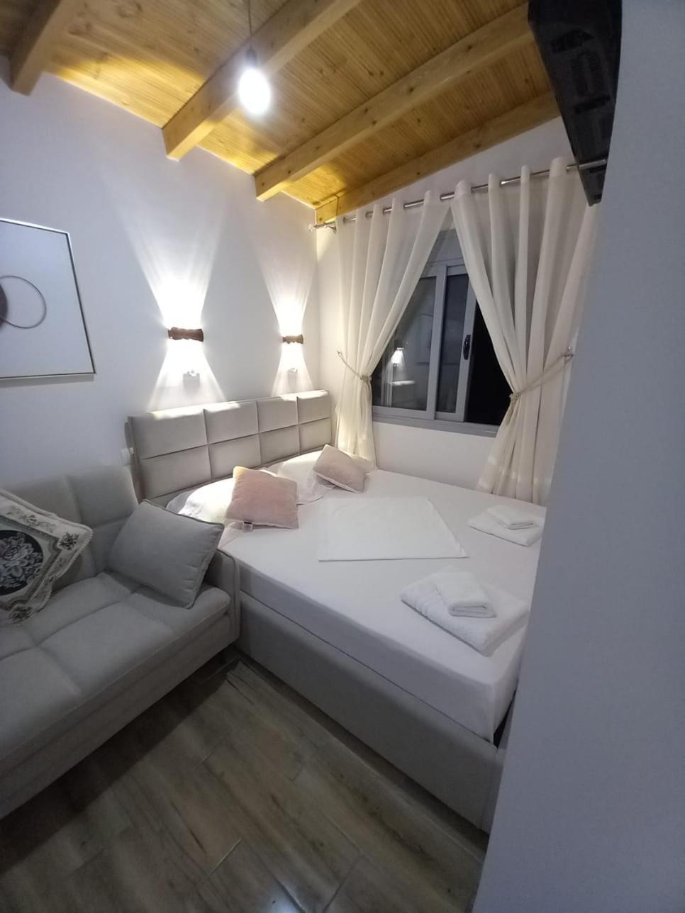 Villa Heljos Apartaments Вльора Екстер'єр фото