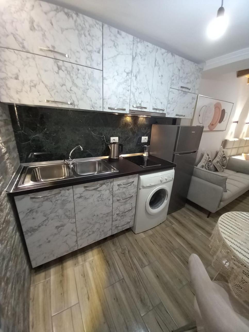 Villa Heljos Apartaments Вльора Екстер'єр фото