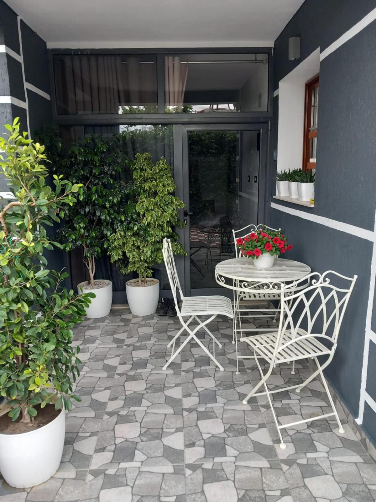 Villa Heljos Apartaments Вльора Екстер'єр фото