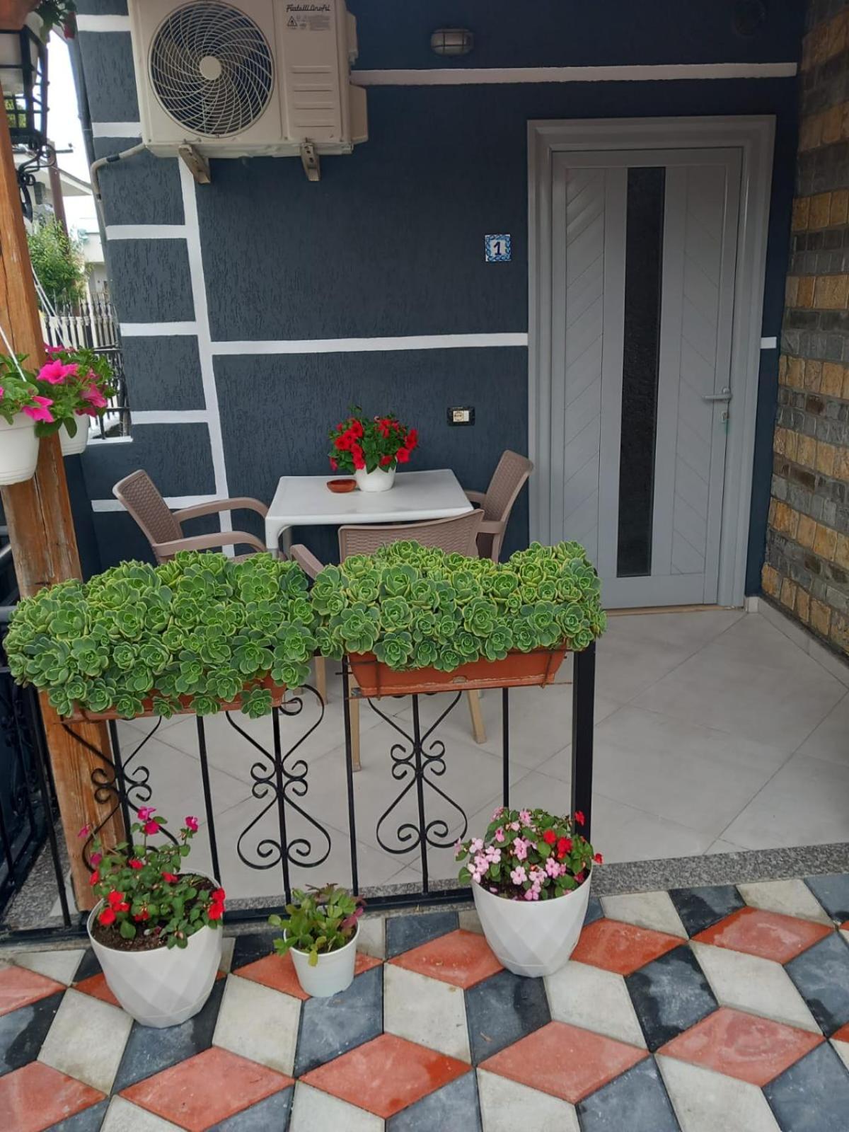 Villa Heljos Apartaments Вльора Екстер'єр фото